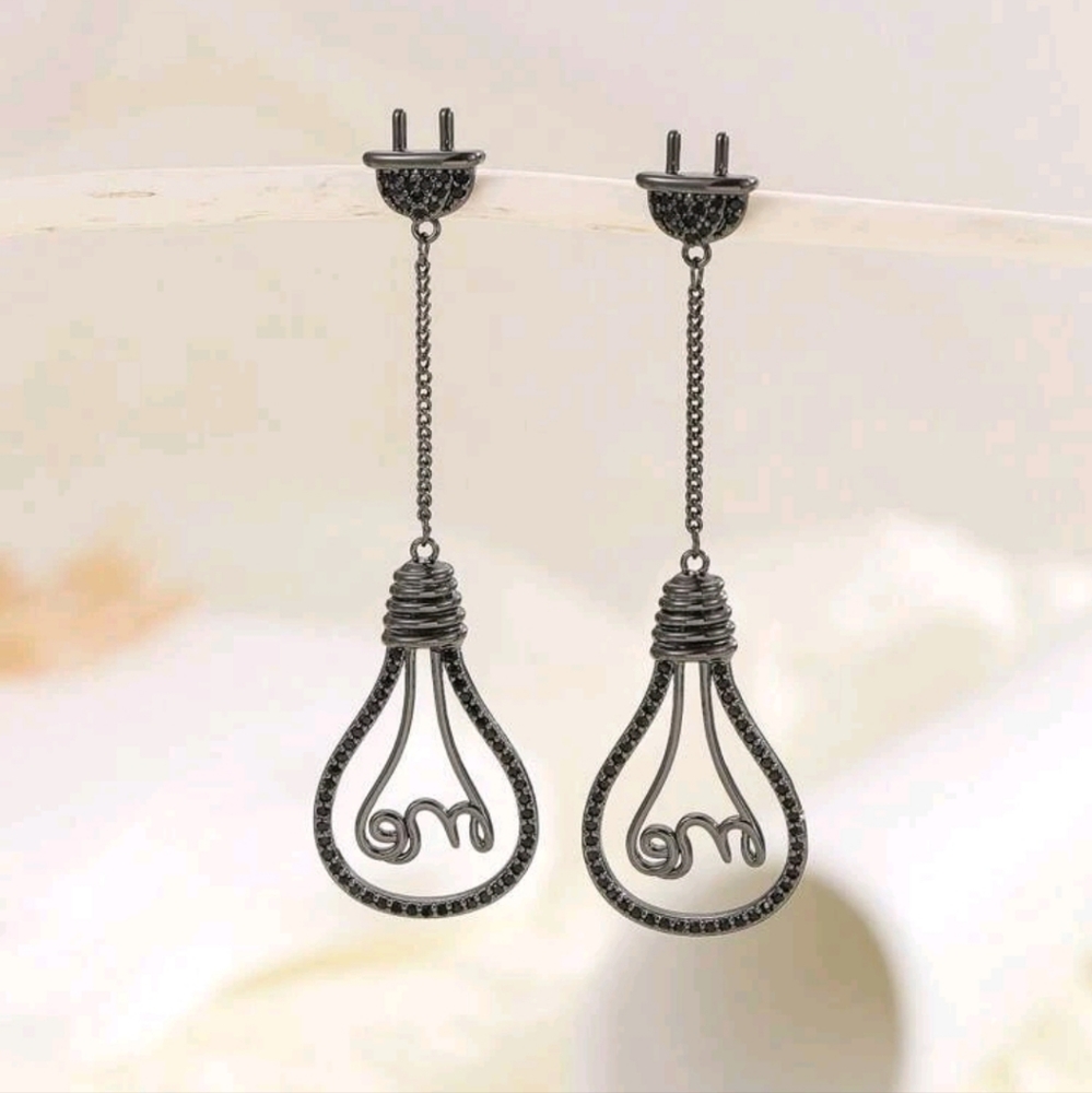 ⭐️ Light bulb chain dangle post stud earrings NEW